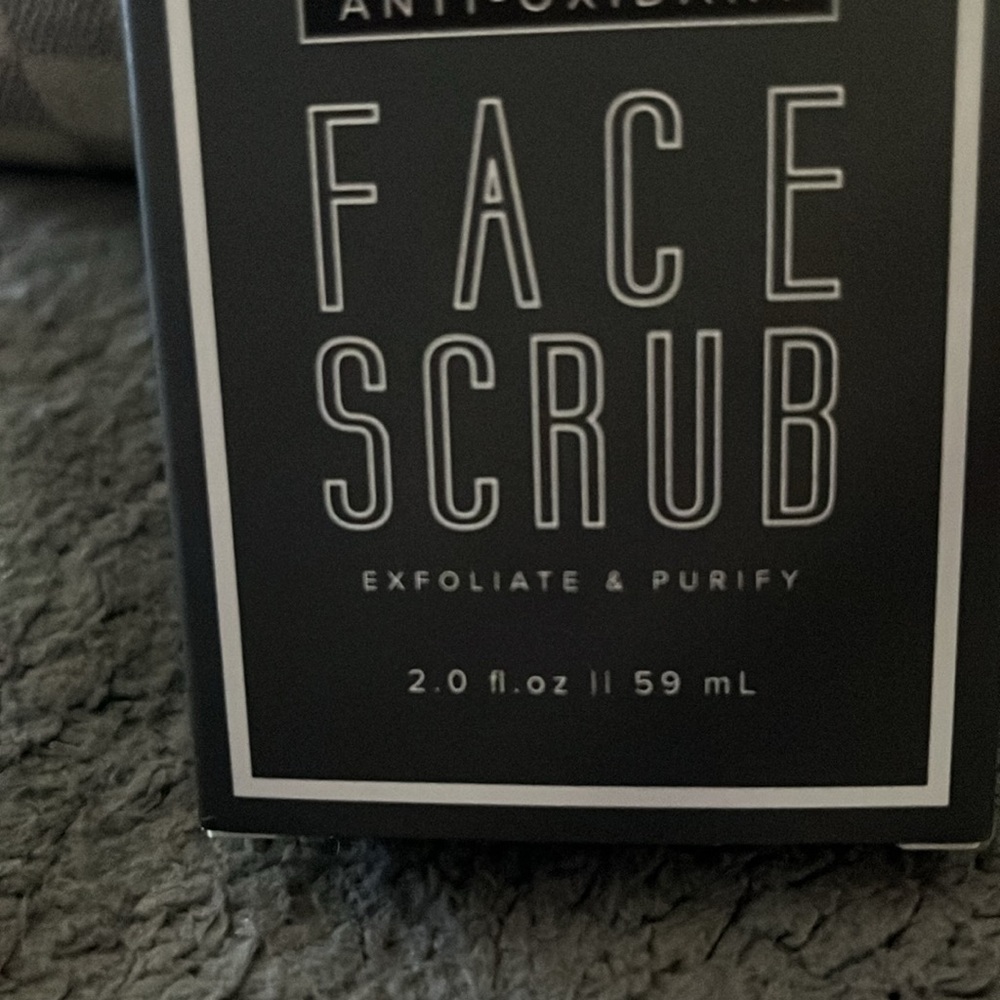 Beekman 1802 NIB Activated Charcoal Face Scrub - Picture 3 of 3